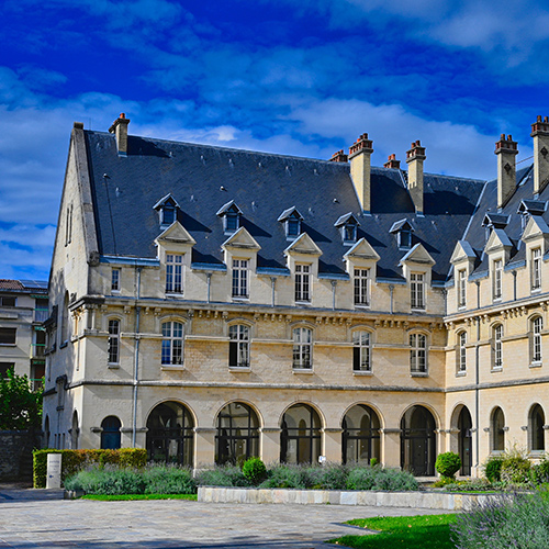 Photo de la façade de l'hôtel Région à Châlons-en-Champagne.