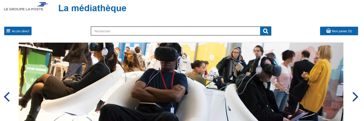 Capture d'écran de la médiathèque du Groupe de La Poste. Plusieurs personnes ont des casques de réalités virtuelles sur la photo de la page d'accueil.