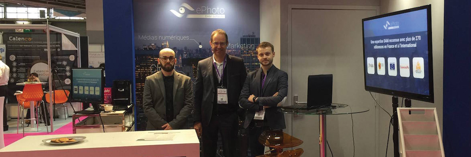Equipe d'Ephoto Dam sur le stand au Salon Documation de 2018