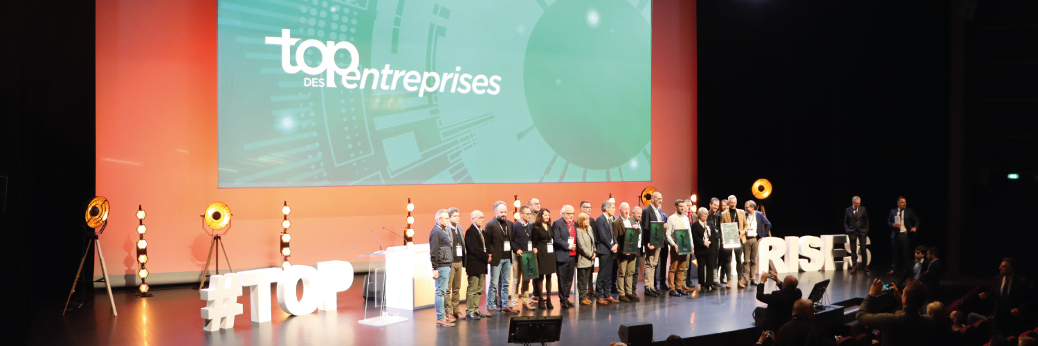 Tous les lauréats du Top des entreprises de la Vienne 2022 sur la scène du Palais des congrès du Futuroscope.