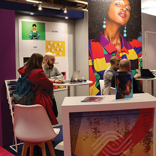 Stand d'Ephoto Dam sur le salon Documation 2023 avec les équipes d'Einden et des utilisateurs