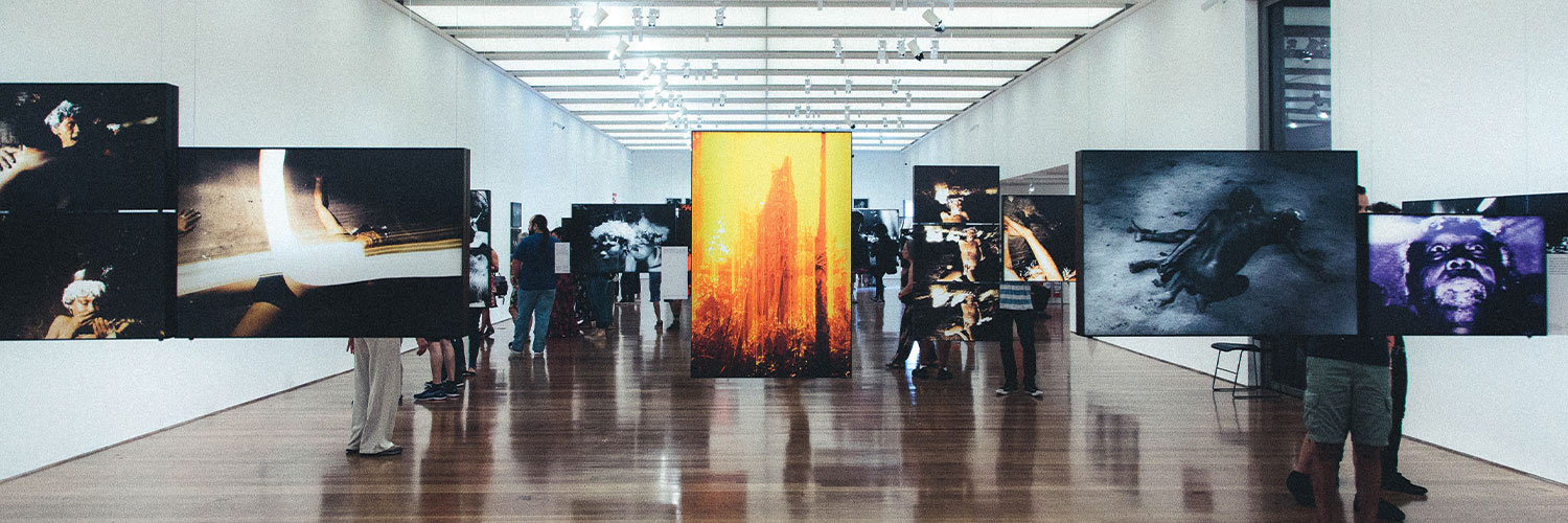 Œuvres prises dans un musée d'art moderne