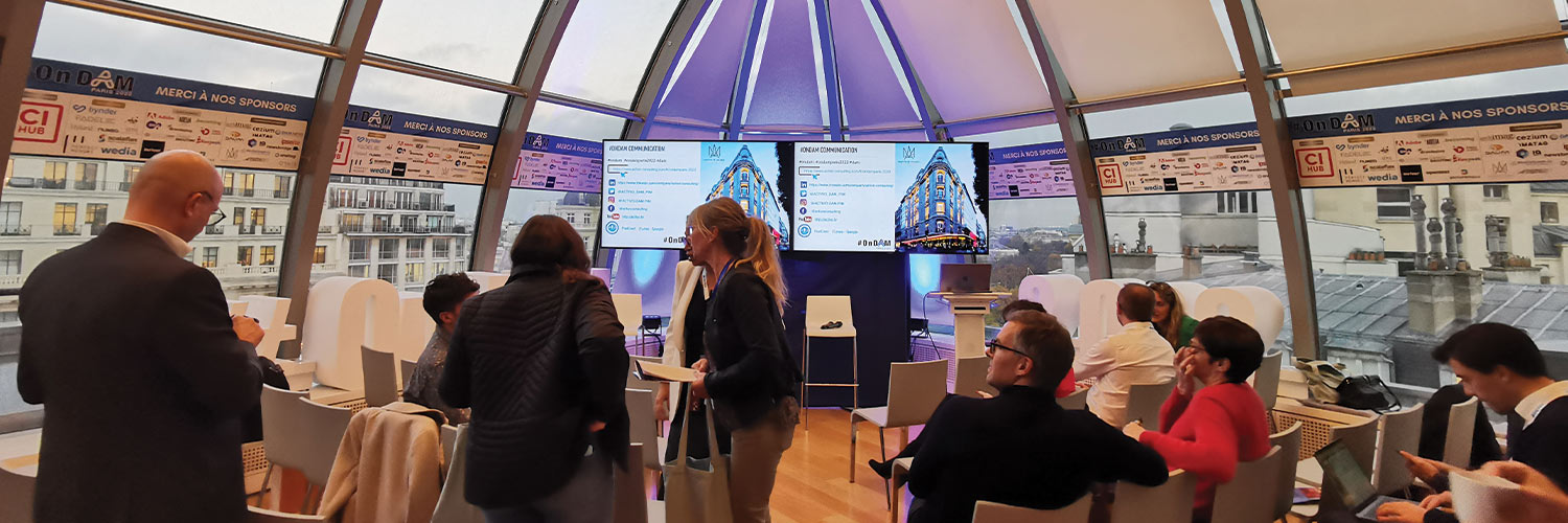 Photo prise pendant l'événement OnDAM 2022 à Paris dans la pièce principale du salon