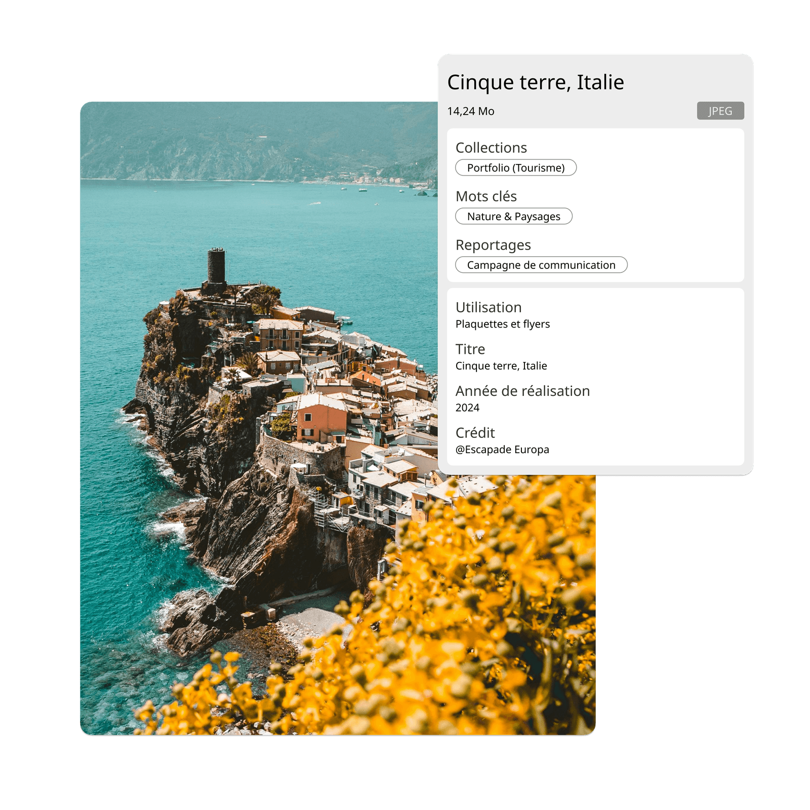 Interface du plugin Ephoto pour Photoshop sur une image de village au bord du lac, montrant des informations d'image dans un logiciel DAM performant.