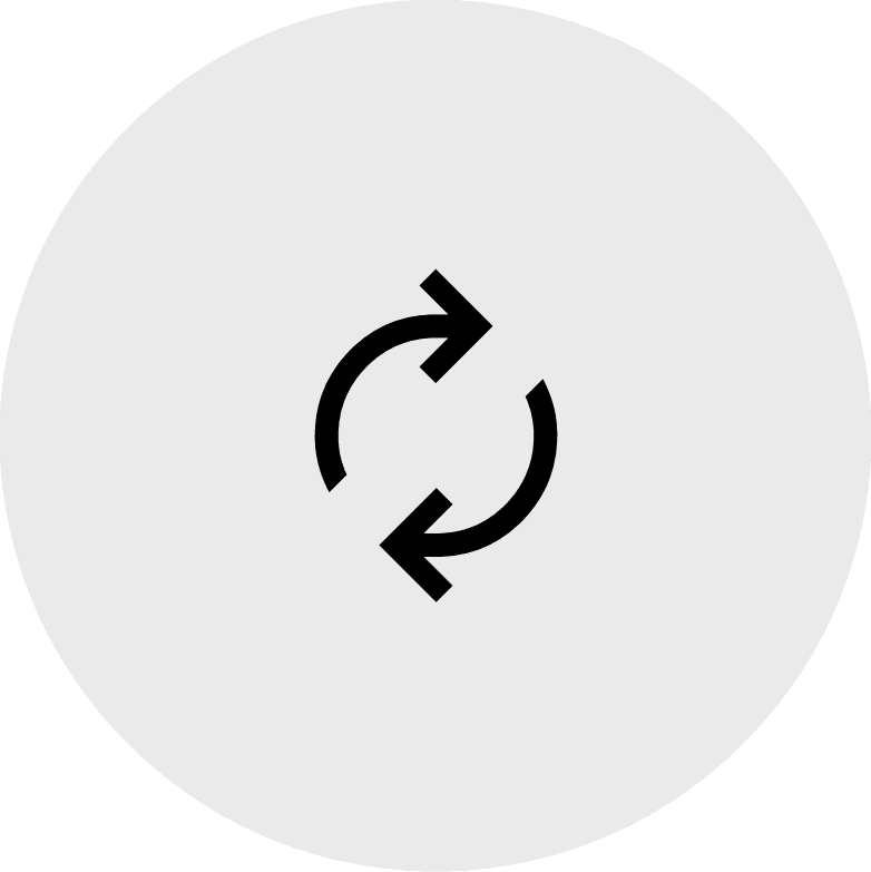 Icône circulaire grise avec deux flèches noires formant un cercle, symbolisant la synchronisation ou le renouvellement